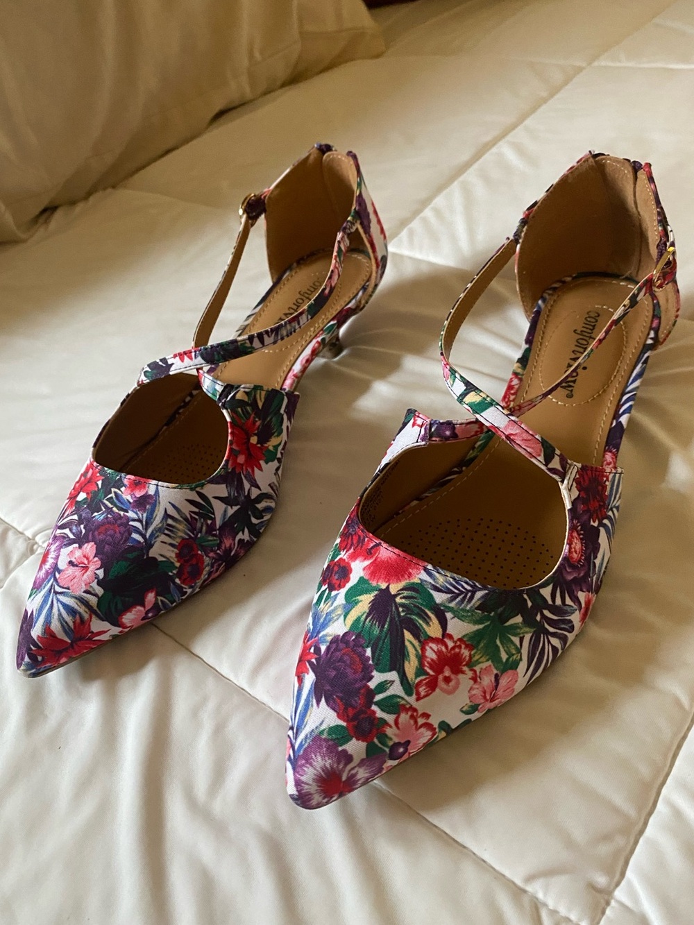Comfortview Floral Kitten Heels size 7W